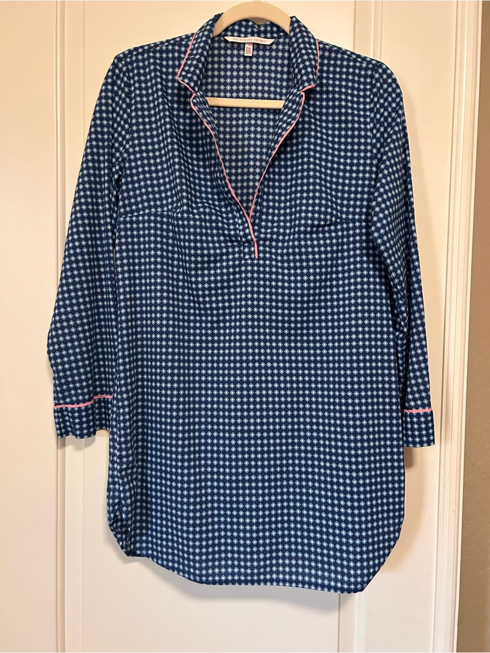 🎀💤☁️NWOT🎀💤☁️Victoria's Secret Navy & Pink Geometric Sleep Shirt Night Dress💤💤💤